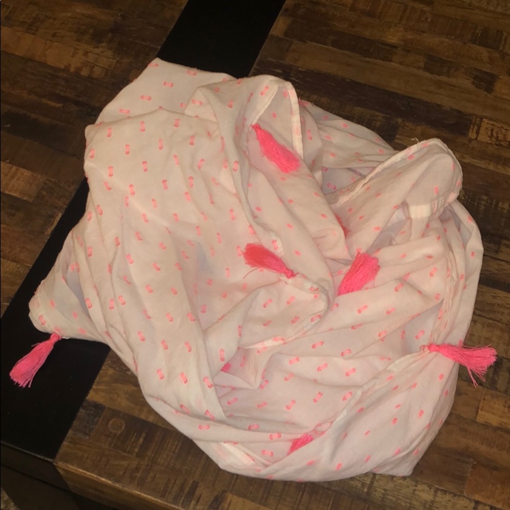 Pink scarf with tassels